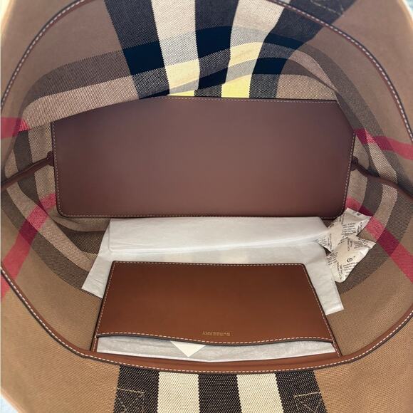 Burberry Checkered Tote Bag NWT MediumTaupe Brown Check $1290 - Picture 4 of 7